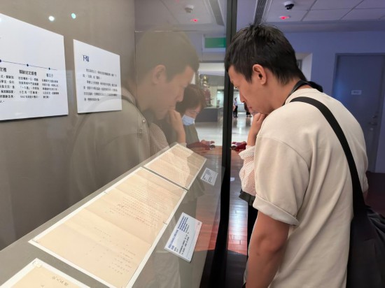 ����9��8�գ������ڹۿ����׹ż���չ�������ݵ�����������еĺ�����ӱ�����»������ ����� ��